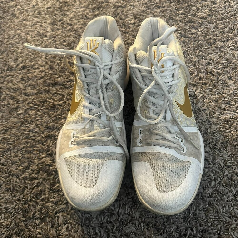 Kyrie Irving Nike Sneakers (White)